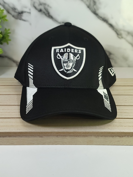 New Era Other - Las Vegas Raiders Black Logo Cap, NFL New Era Style. Fitted M/L